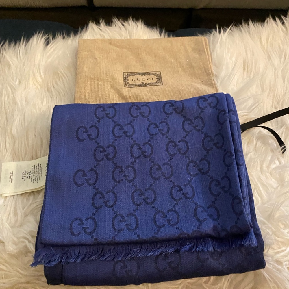 Gucci scarf blue